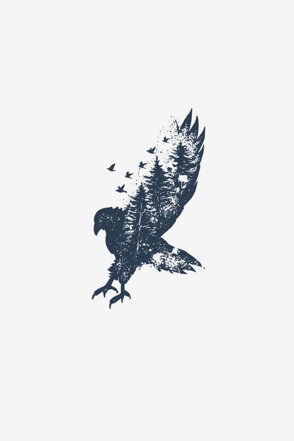 Design cu o pasăre întunecată care se estompează într-o pădure de conifere, aplicat ca tatuaj temporar
